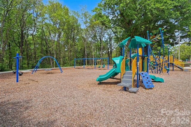 1215 Mcallister Drive, Charlotte, NC 28216