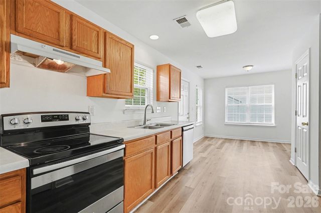 1215 Mcallister Drive, Charlotte, NC 28216