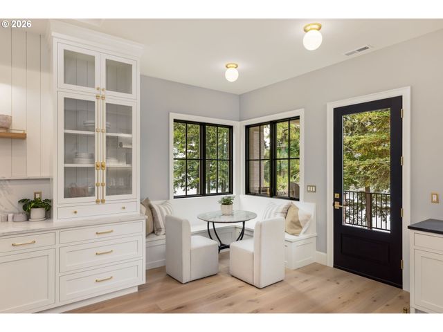 843 TERRACE Dr, Lake Oswego, OR 97034