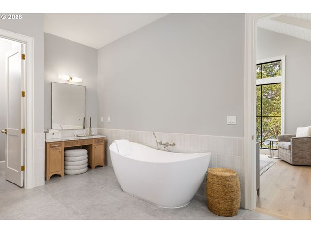 843 TERRACE Dr, Lake Oswego, OR 97034