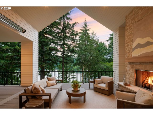 843 TERRACE Dr, Lake Oswego, OR 97034
