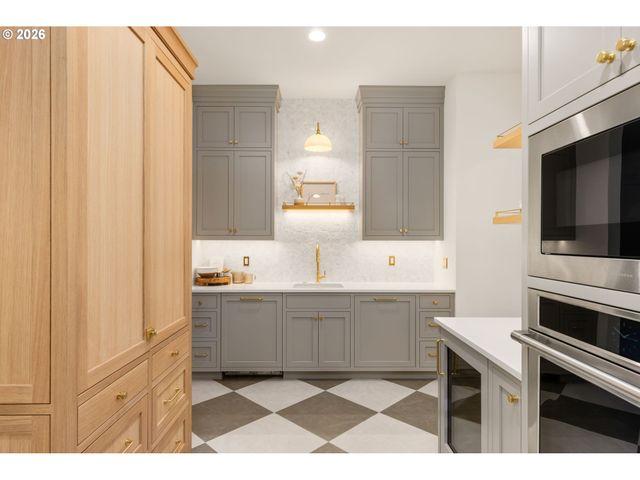 843 TERRACE Dr, Lake Oswego, OR 97034