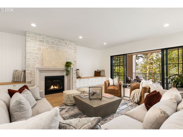 843 TERRACE Dr, Lake Oswego, OR 97034