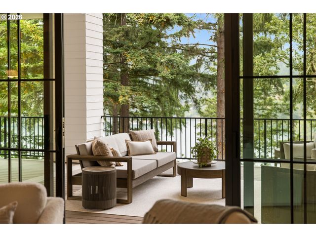 843 TERRACE Dr, Lake Oswego, OR 97034