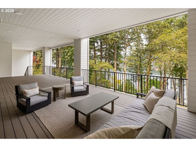 843 TERRACE Dr, Lake Oswego, OR 97034