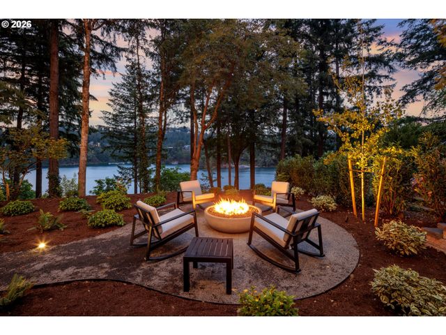843 TERRACE Dr, Lake Oswego, OR 97034
