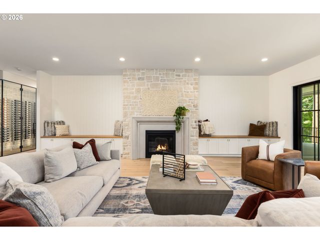843 TERRACE Dr, Lake Oswego, OR 97034