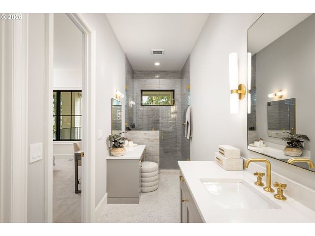 843 TERRACE Dr, Lake Oswego, OR 97034