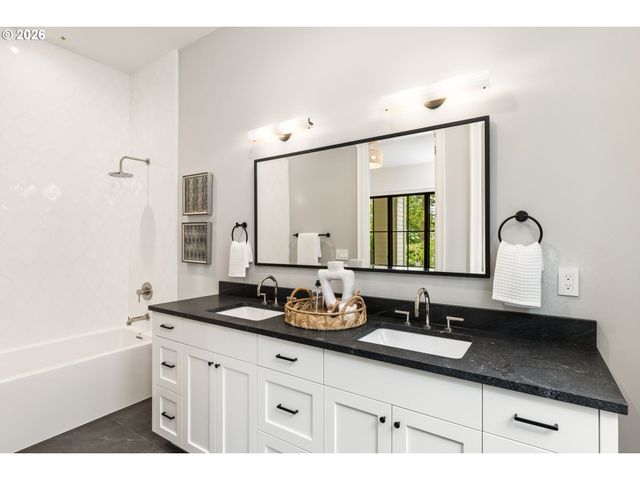 843 TERRACE Dr, Lake Oswego, OR 97034