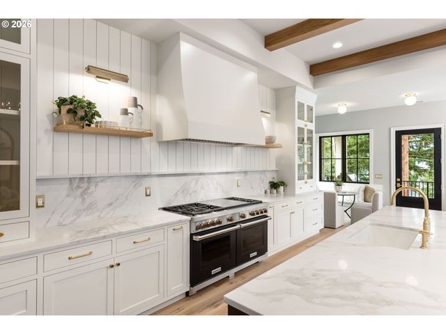 843 TERRACE Dr, Lake Oswego, OR 97034