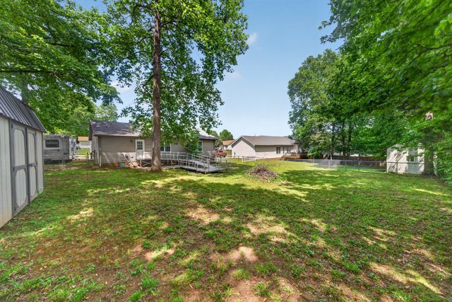 628 Ashley Oaks Dr, Clarksville, TN 37042