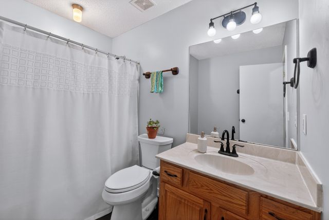 628 Ashley Oaks Dr, Clarksville, TN 37042