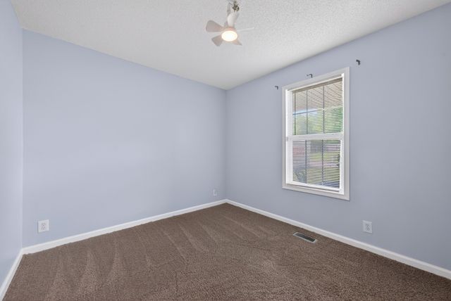 628 Ashley Oaks Dr, Clarksville, TN 37042