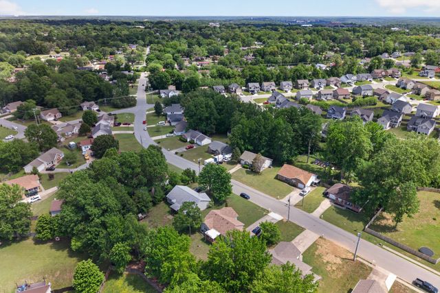 628 Ashley Oaks Dr, Clarksville, TN 37042