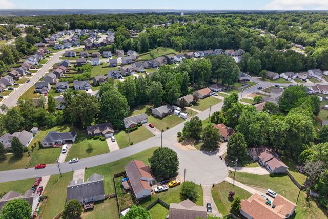 628 Ashley Oaks Dr, Clarksville, TN 37042