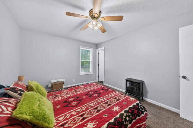 628 Ashley Oaks Dr, Clarksville, TN 37042