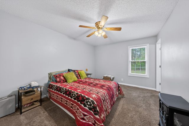 628 Ashley Oaks Dr, Clarksville, TN 37042