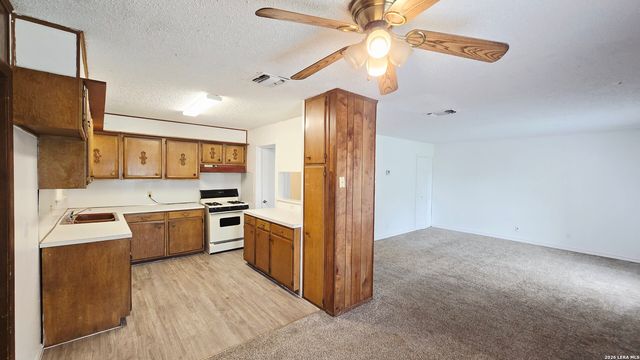 1806 Wrangler, San Antonio, TX 78227
