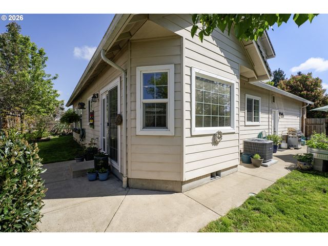 190 NAISMITH Blvd, Eugene, OR 97404