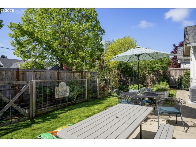 190 NAISMITH Blvd, Eugene, OR 97404