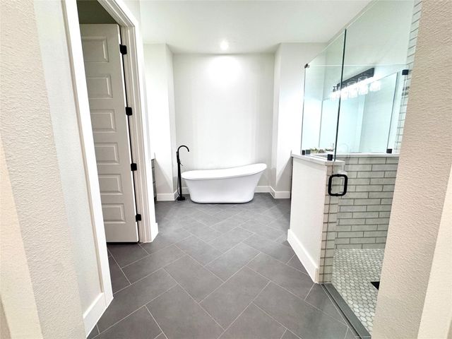 2402 Amesbury Drive, Midlothian, TX 76065