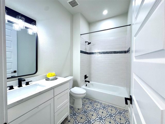 2402 Amesbury Drive, Midlothian, TX 76065