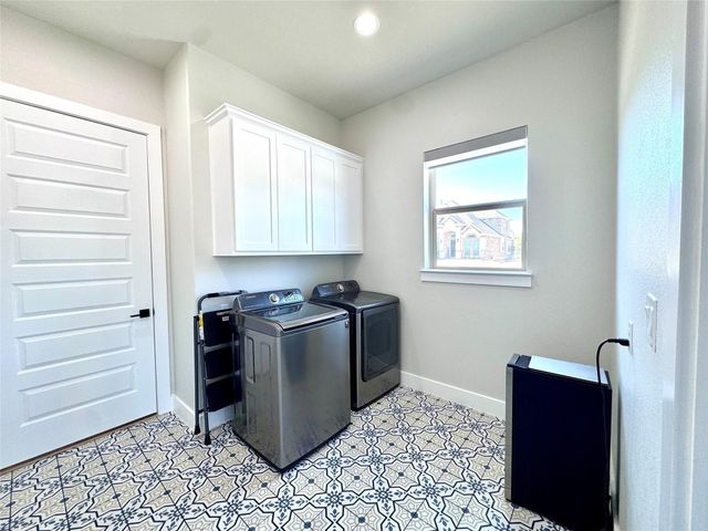 2402 Amesbury Drive, Midlothian, TX 76065