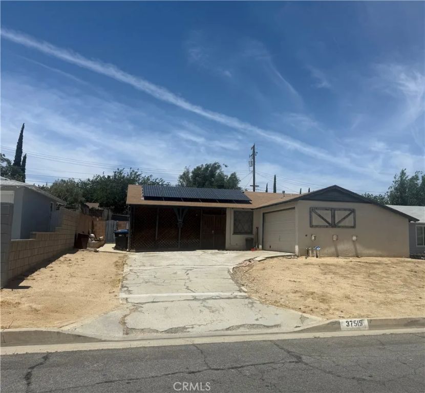 Image 1 of property listing at 37515 Larkin Avenue, Palmdale, CA 93550