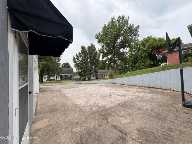 104 Reservoir Rd, Frankfort, KY 40601