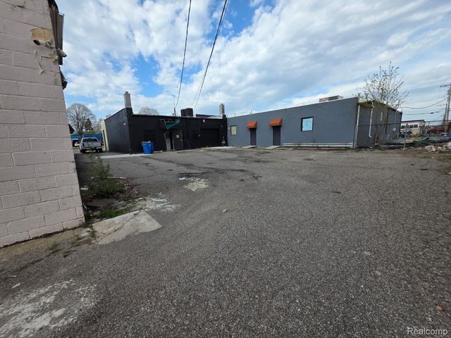 25241 W Warren Street, Dearborn Heights, MI 48127