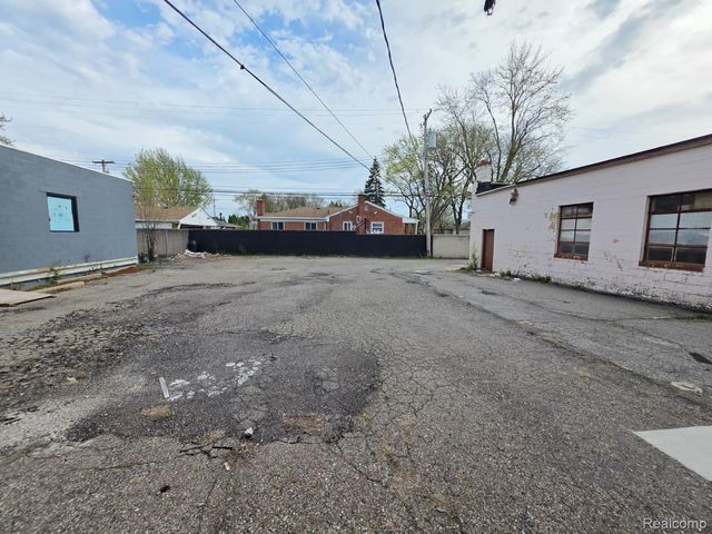 25241 W Warren Street, Dearborn Heights, MI 48127