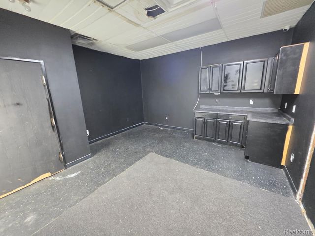 25241 W Warren Street, Dearborn Heights, MI 48127