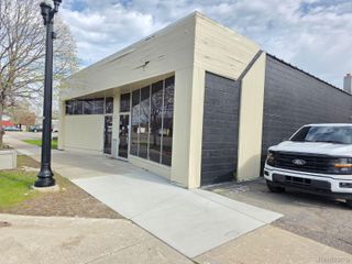 25241 W Warren Street, Dearborn Heights, MI 48127