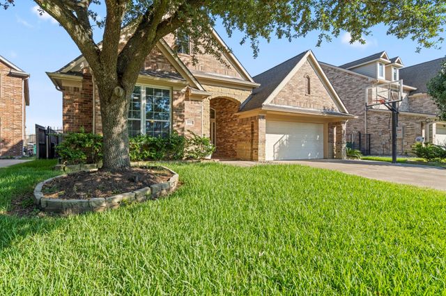 10011 Lakeside Gables Drive, Houston, TX 77065