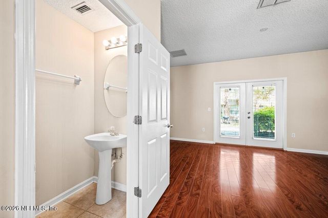 1523 FIELDVIEW Drive, Jacksonville, FL 32225