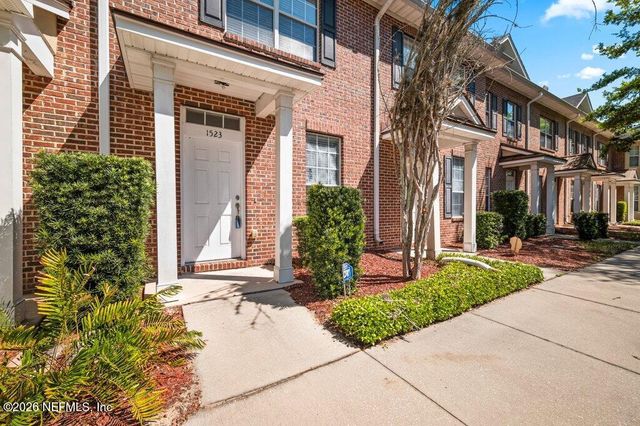 1523 FIELDVIEW Drive, Jacksonville, FL 32225