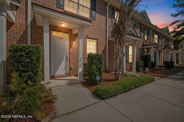 1523 FIELDVIEW Drive, Jacksonville, FL 32225