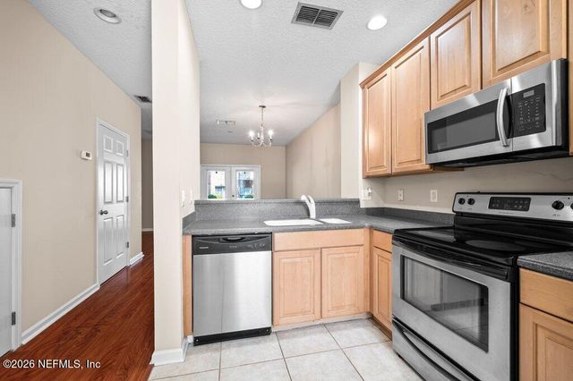 1523 FIELDVIEW Drive, Jacksonville, FL 32225