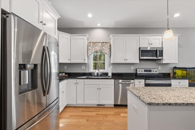 8 William Dr 8, Douglas, MA 01516