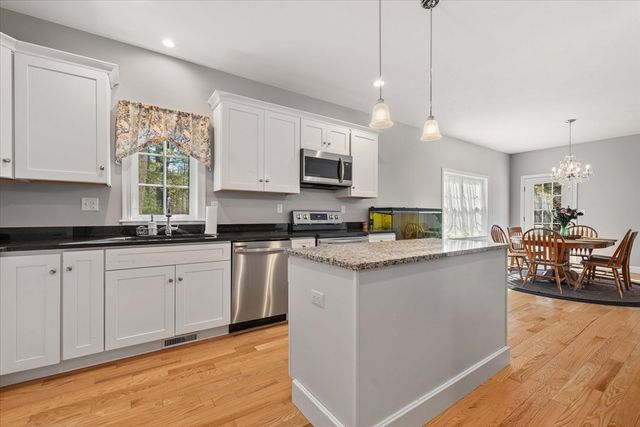 8 William Dr 8, Douglas, MA 01516