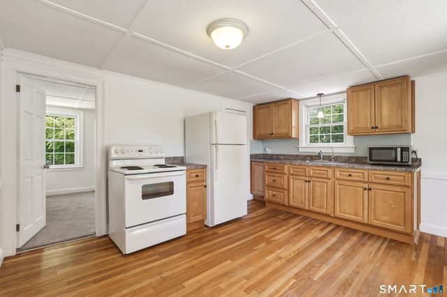 945 Glastonbury Turnpike 2, Portland, CT 06480