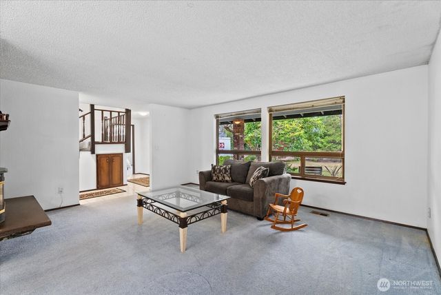 4306 Brookdale Road E, Tacoma, WA 98446