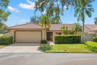 486 GENOA CIRCLE NE, St Petersburg, FL 33703