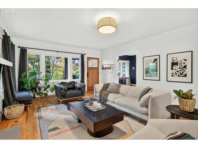 7128 N CURTIS Ave, Portland, OR 97217