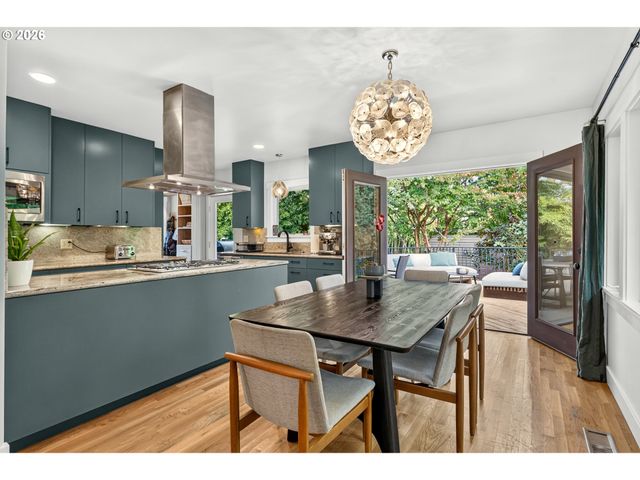 7128 N CURTIS Ave, Portland, OR 97217