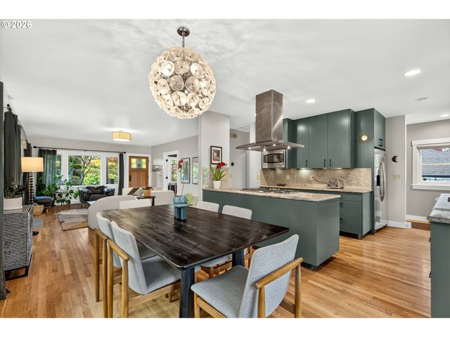 7128 N CURTIS Ave, Portland, OR 97217