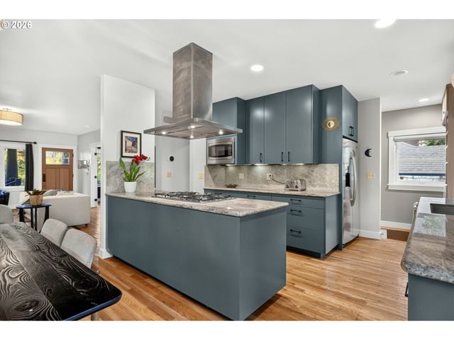 7128 N CURTIS Ave, Portland, OR 97217