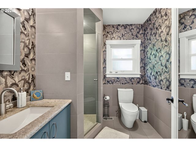 7128 N CURTIS Ave, Portland, OR 97217