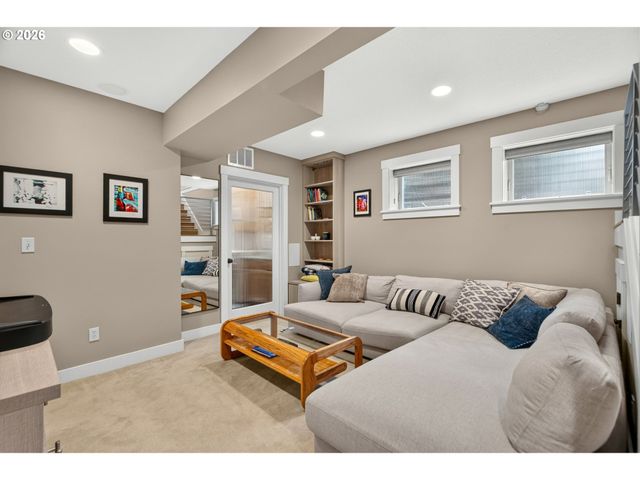 7128 N CURTIS Ave, Portland, OR 97217