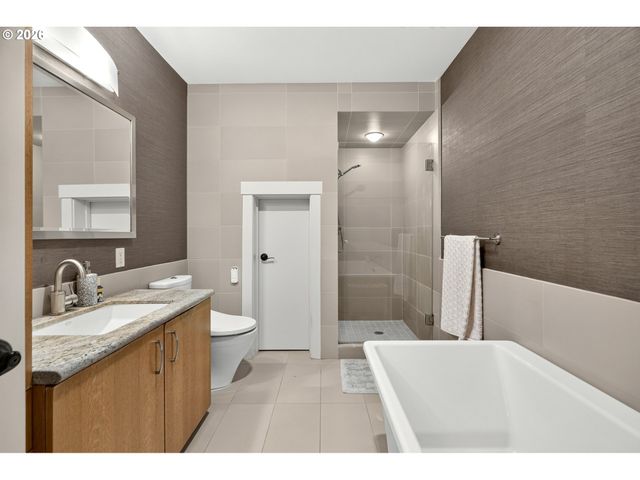 7128 N CURTIS Ave, Portland, OR 97217